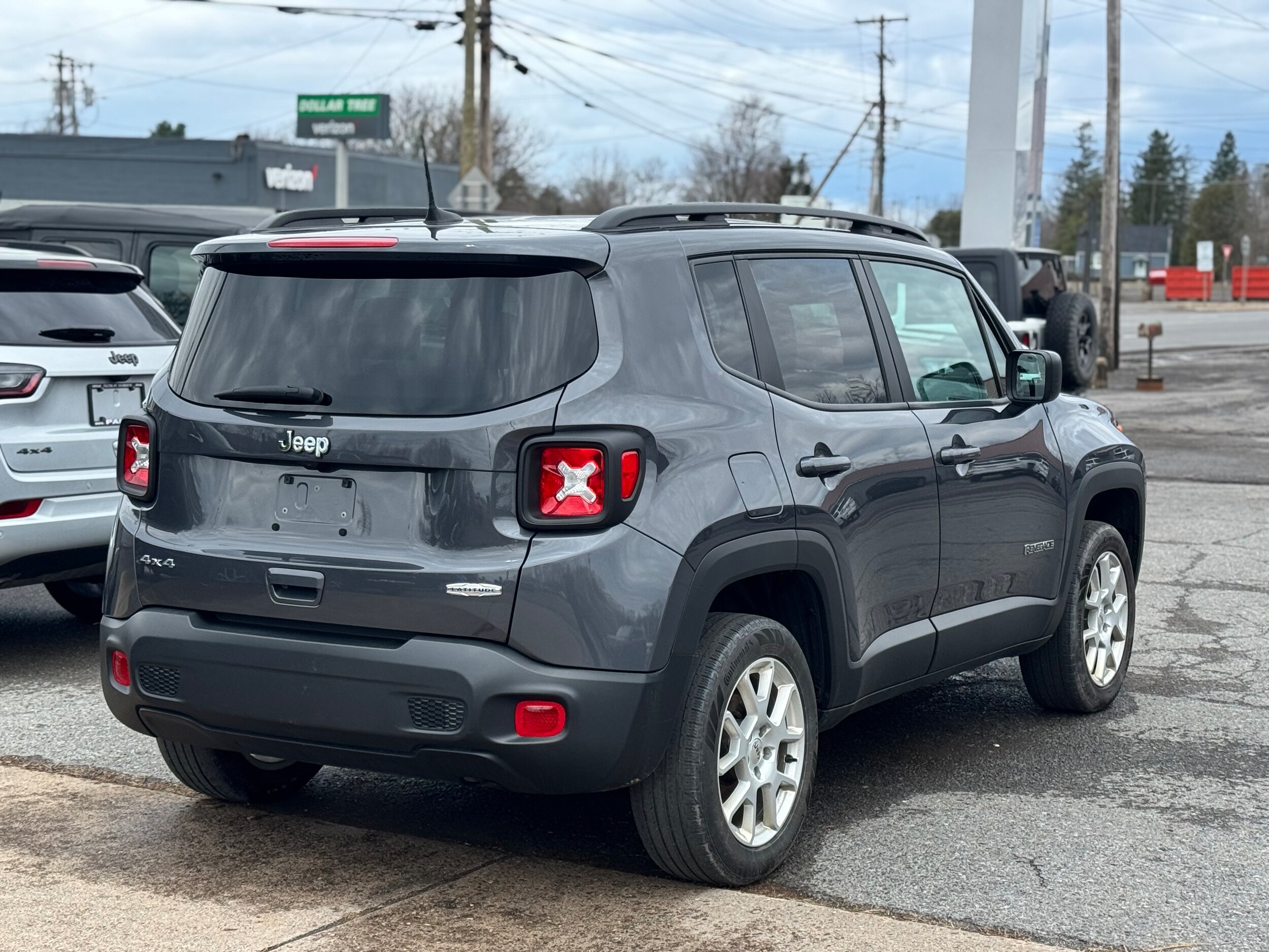Used 2022 Jeep Renegade Latitude with VIN ZACNJDB11NPN62827 for sale in Fulton, NY
