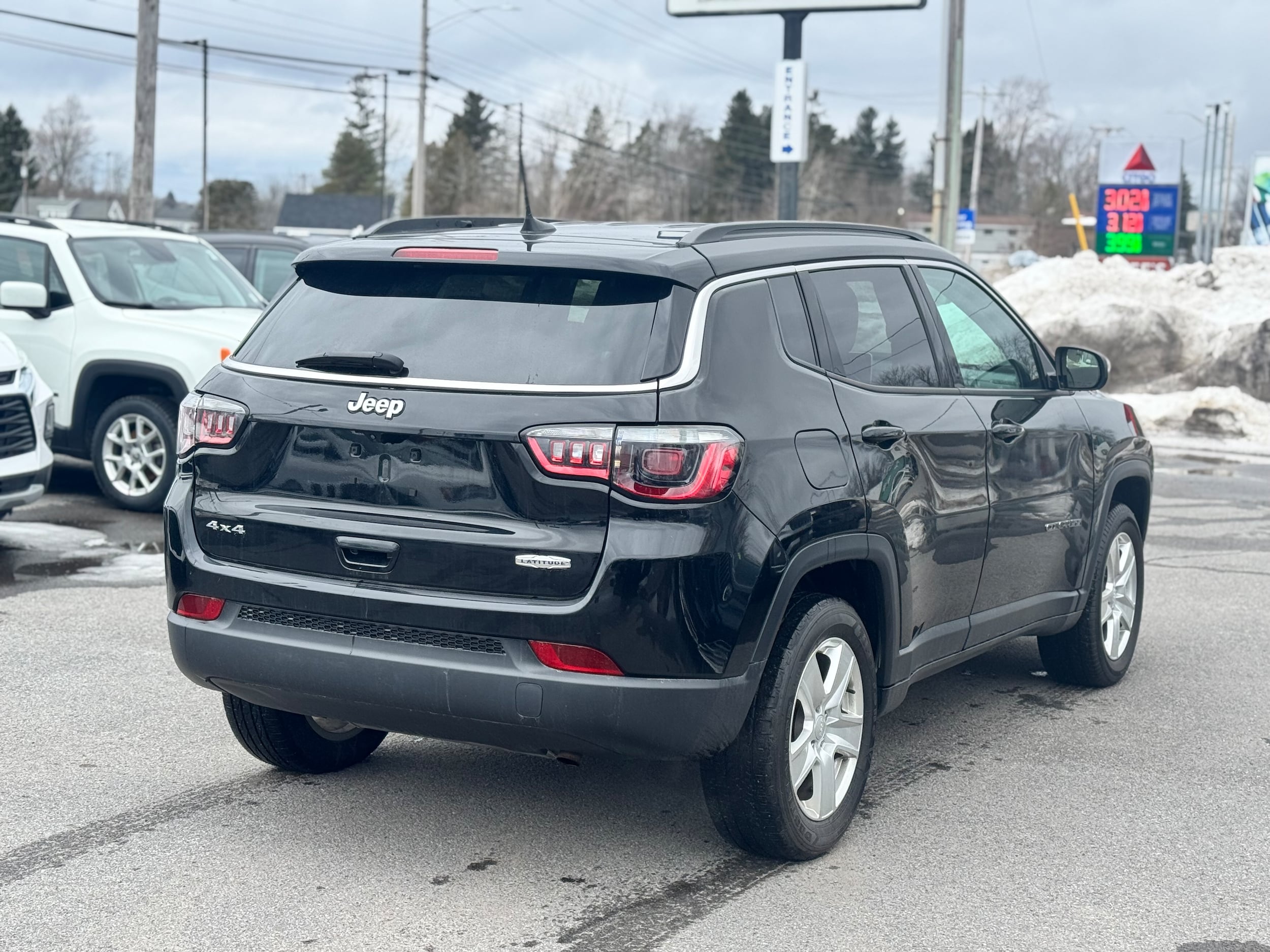 Used 2022 Jeep Compass Latitude with VIN 3C4NJDBB7NT123927 for sale in Fulton, NY