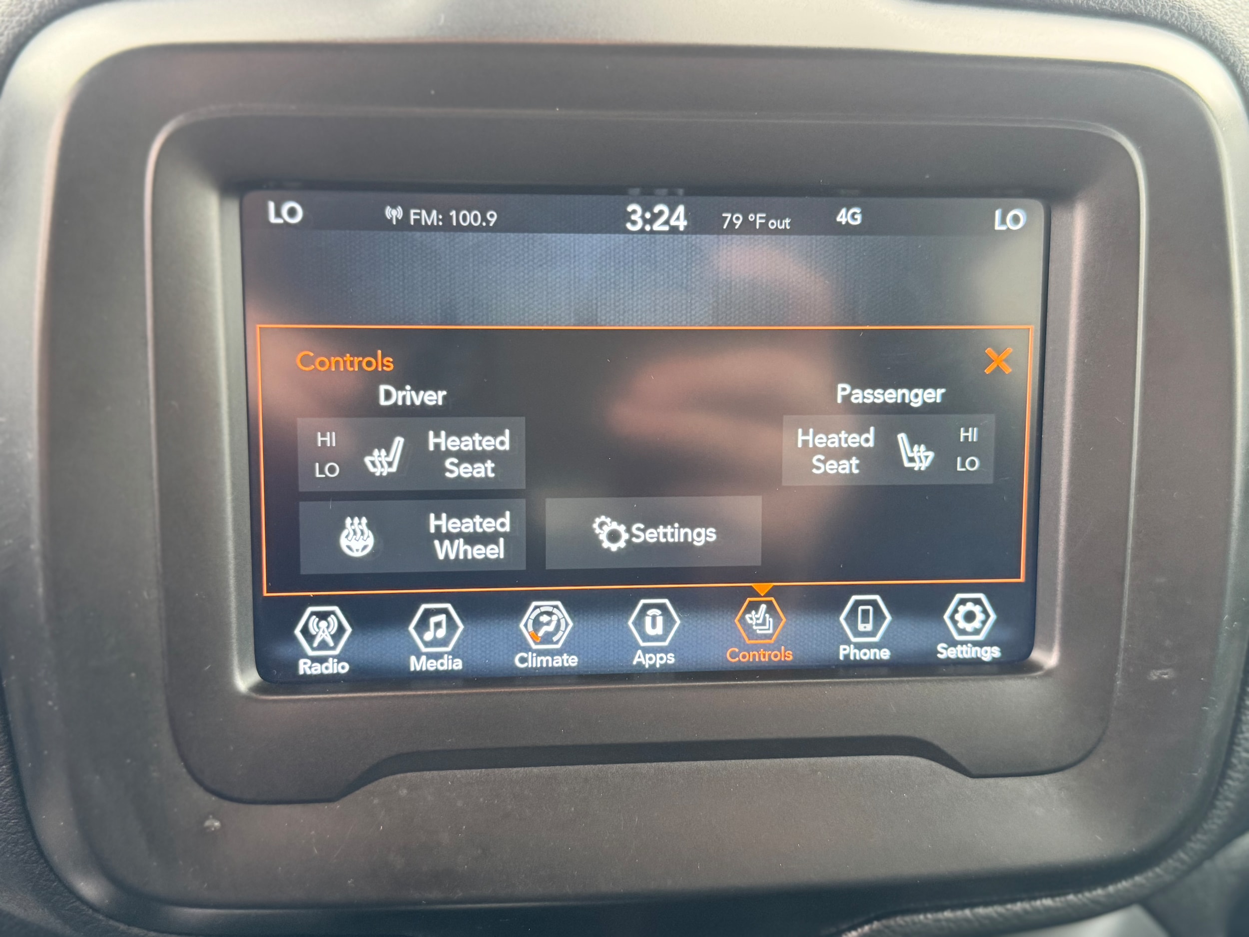 Used 2021 Jeep Renegade Latitude with VIN ZACNJDBBXMPN18946 for sale in Fulton, NY