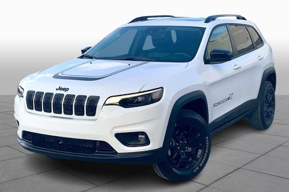 What is the Difference Between the Cherokee & Grand Cherokee