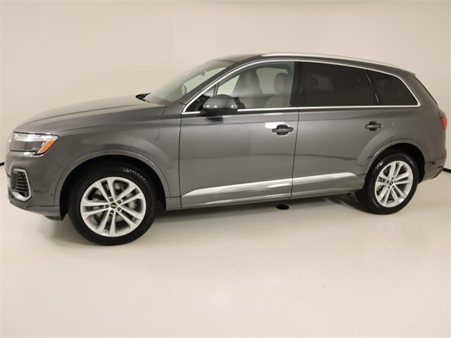 2025 Audi Q7 45 Premium Plus photo 2