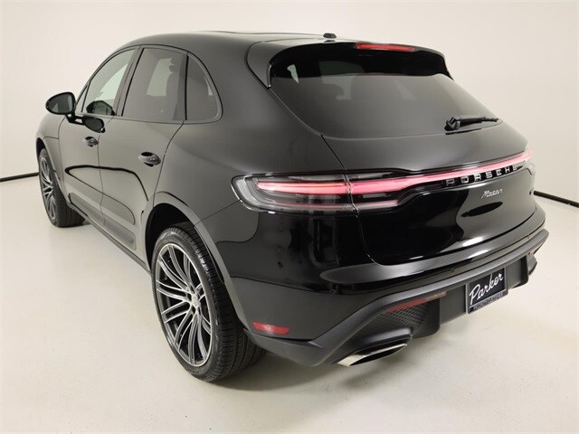 2025 Porsche Macan Base photo 3