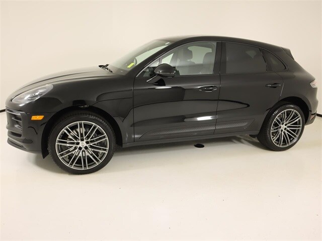 2025 Porsche Macan Base photo 2
