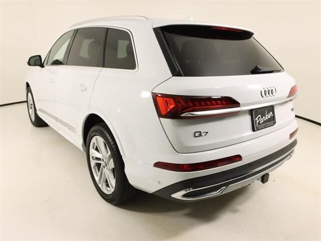 2023 Audi Q7 45 Premium Plus photo 2