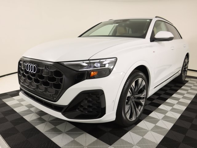  Audi Q8