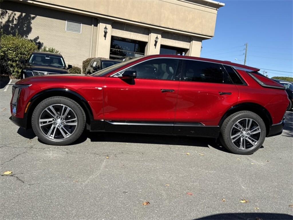 New 2026 CADILLAC LYRIQ Luxury SUV