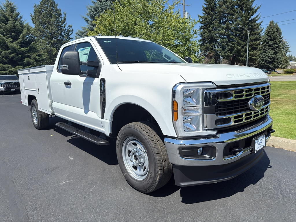 2025 Ford F-350 Chassis Truck Super Cab 
