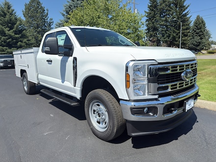 2025 Ford F-350 Chassis Truck Super Cab