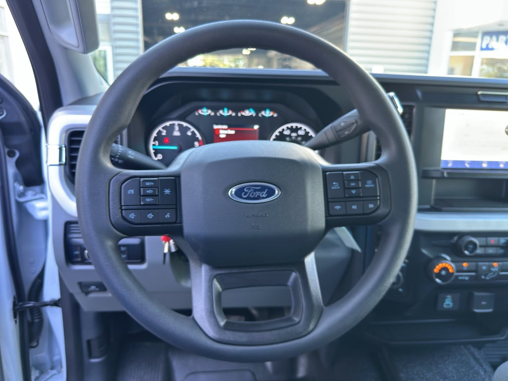 2025 Ford F-350 Super Duty Chassis Cab XL - Photo 20