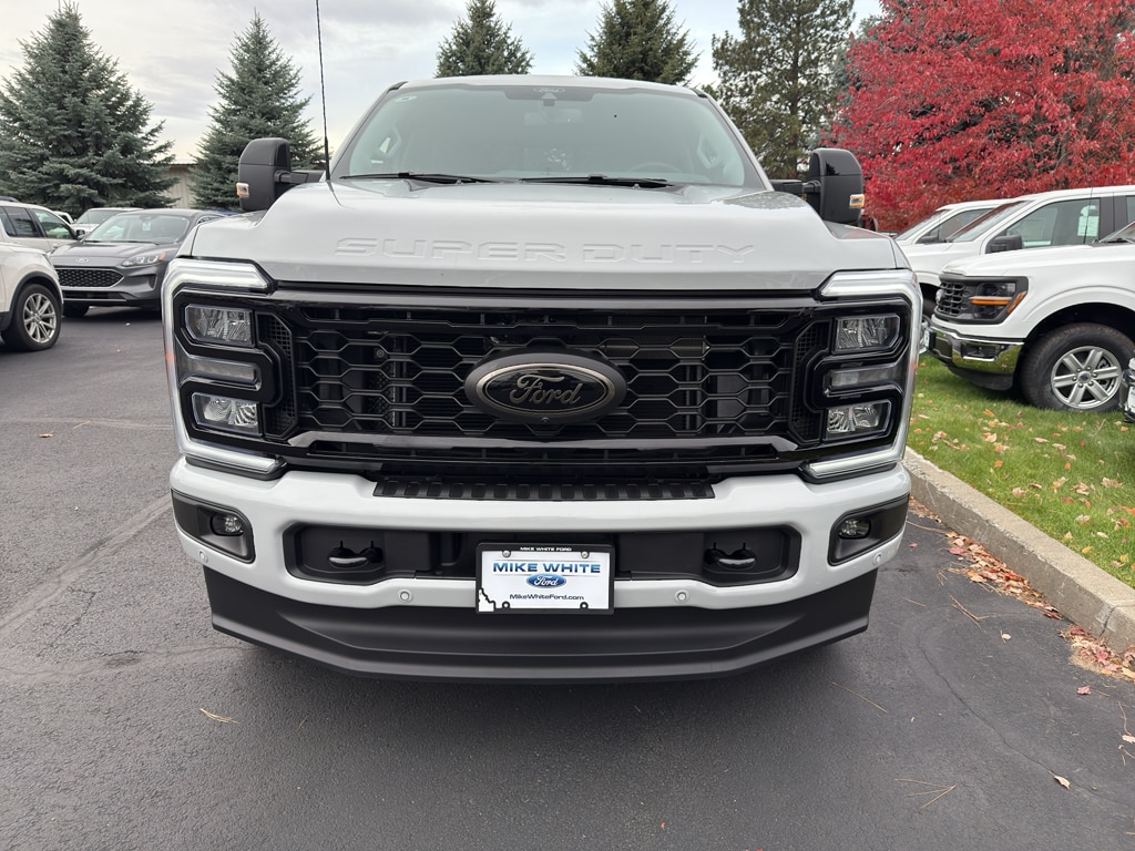 New 2026 Ford F-350 Lariat Truck Crew Cab