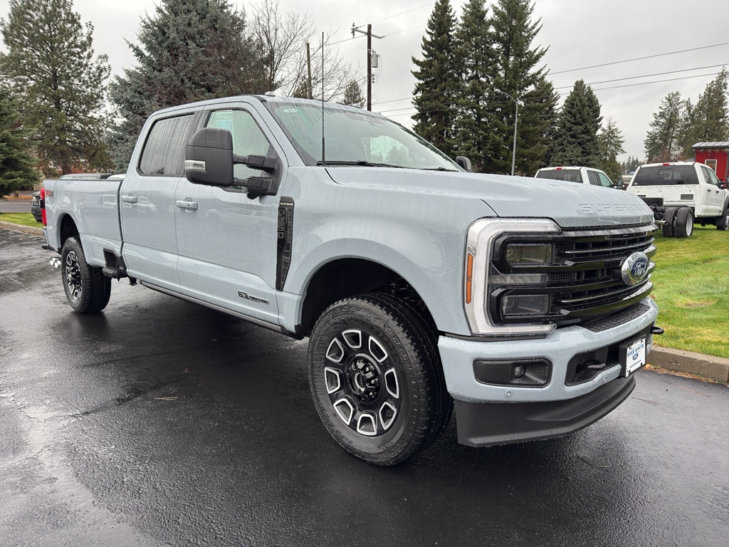 2026 Ford F-250 Super Duty Platinum's photo