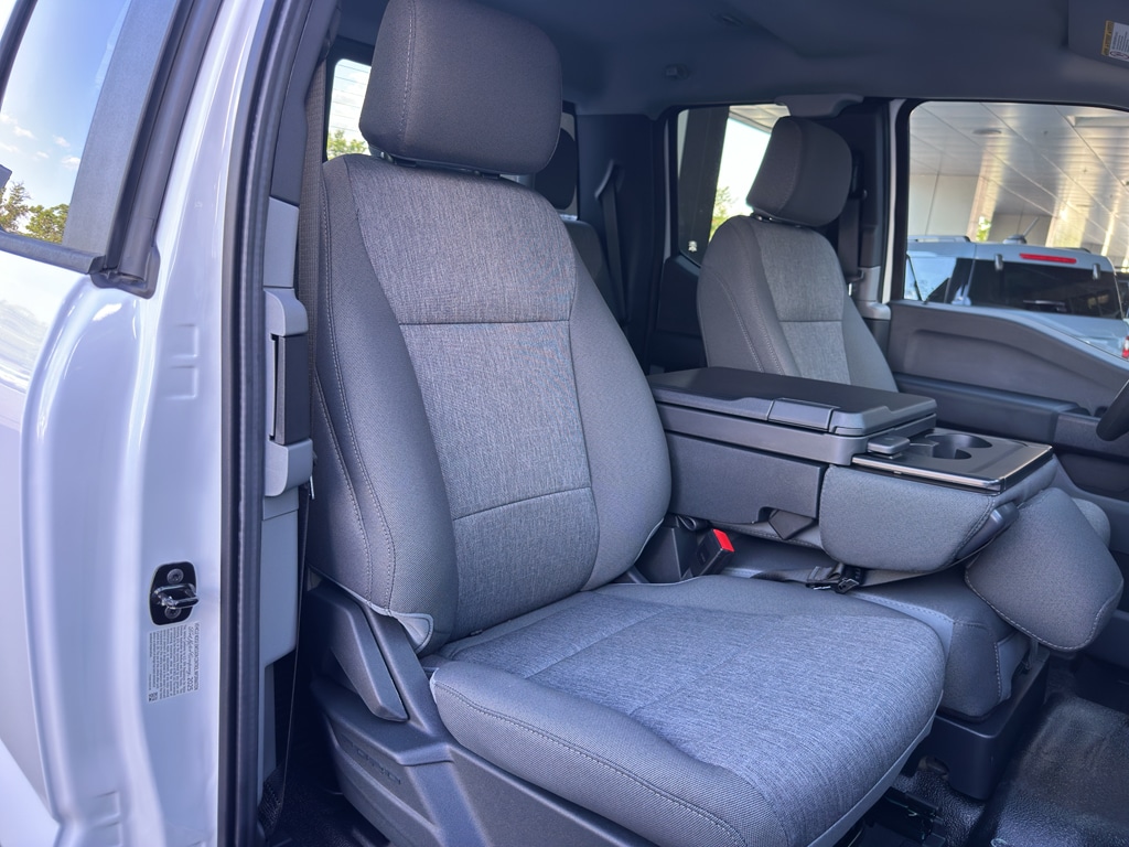 2025 Ford F-350 Super Duty Chassis Cab XL - Photo 9