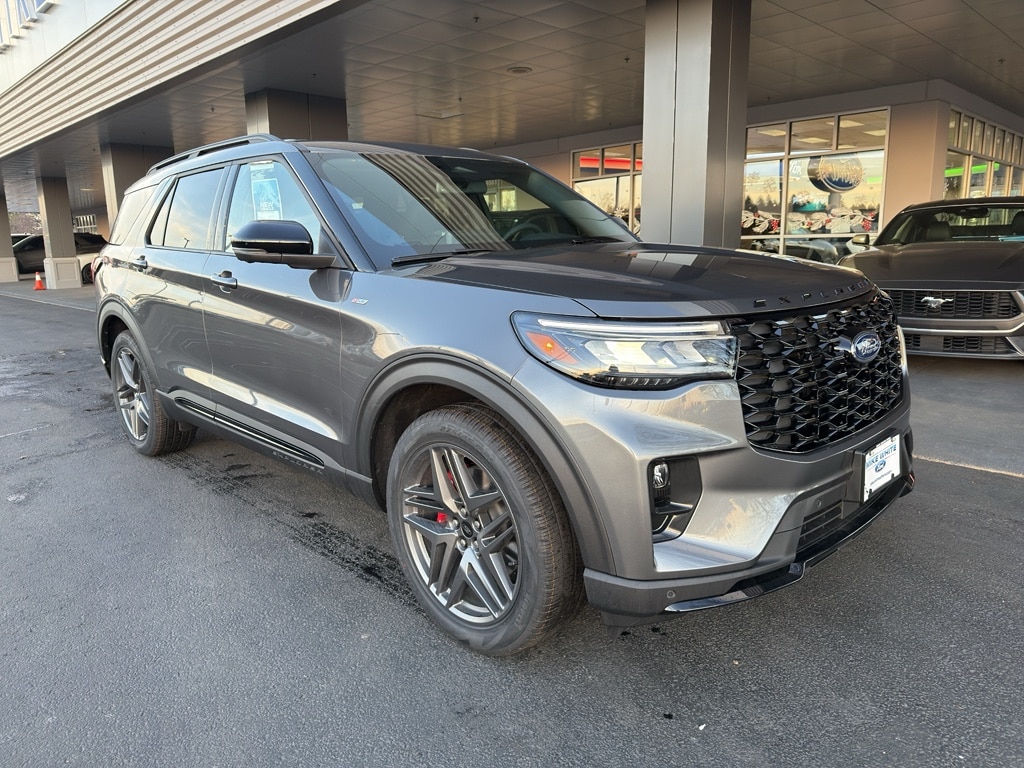 2026 Ford Explorer ST-LINE's photo