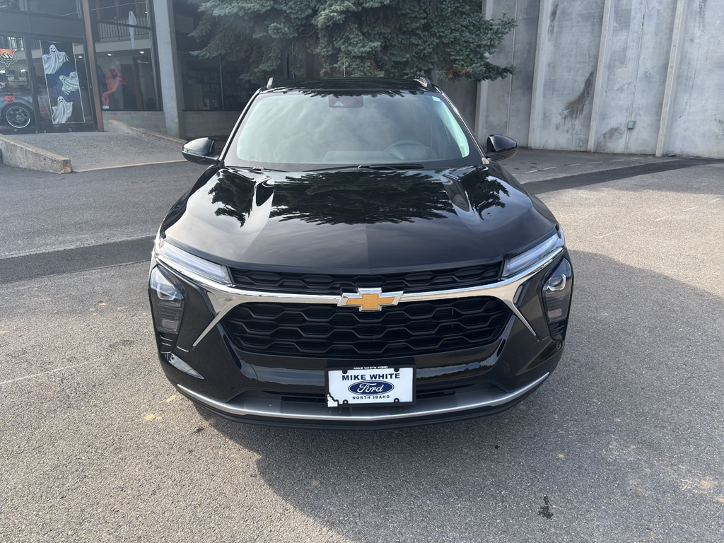 Used 2025 Chevrolet Trax LT SUV
