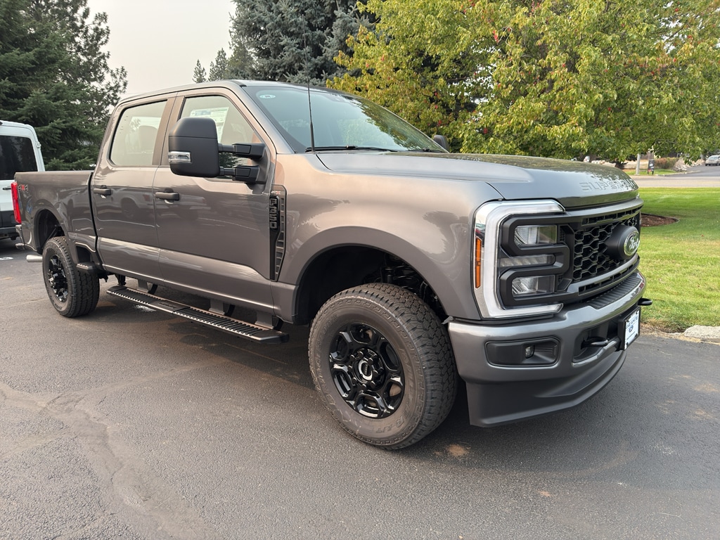 2026 Ford F-350 Super Duty XL's photo