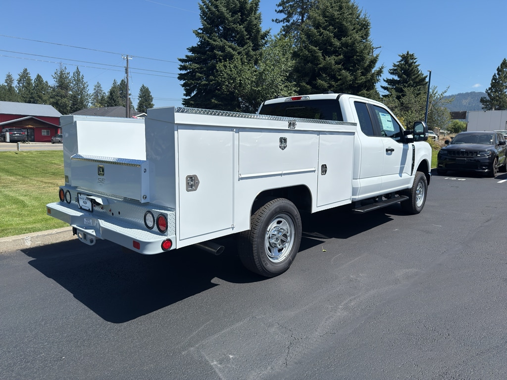 2025 Ford F-350 Super Duty Chassis Cab XL - Photo 5