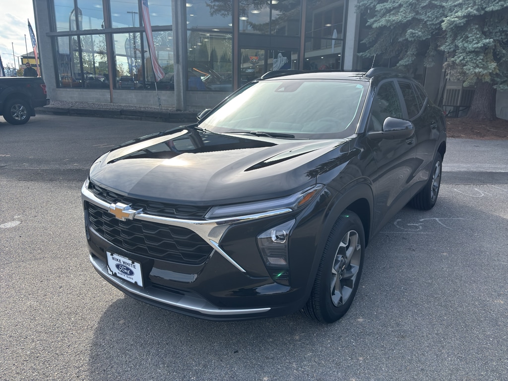 Used 2025 Chevrolet Trax LT SUV