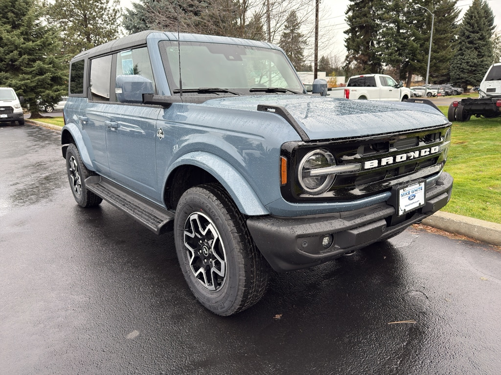 2025 Ford Bronco 4-Door Outer Banks's photo