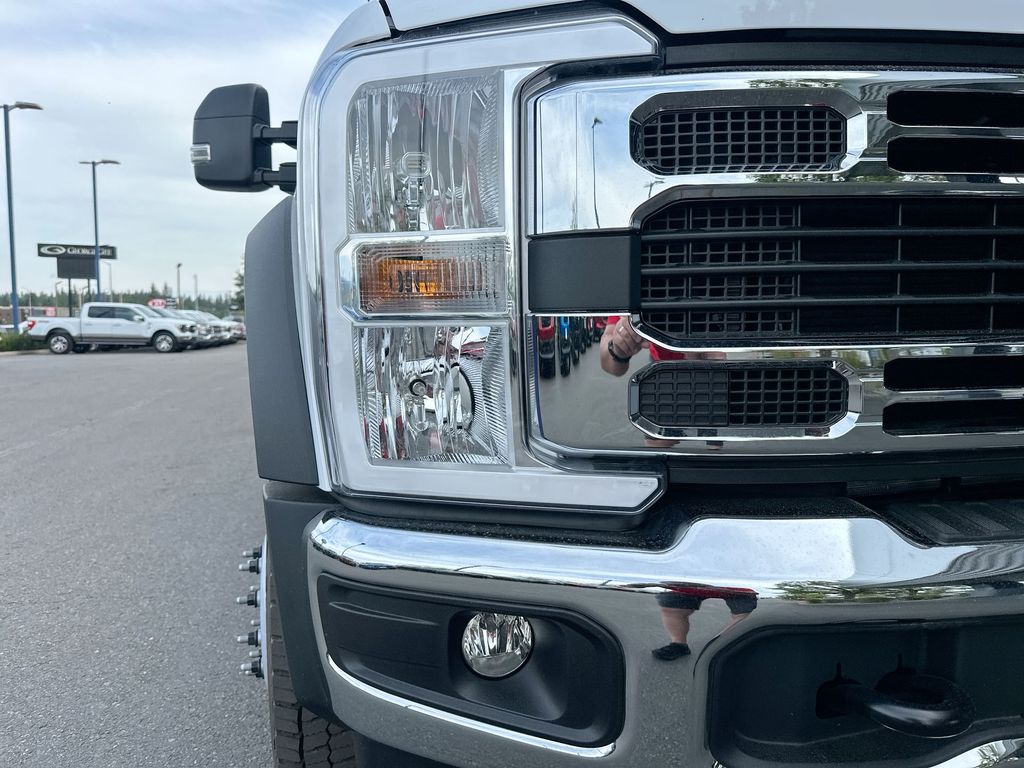 2025 Ford F-550 XL photo 4