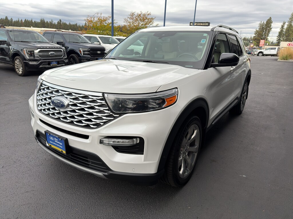 2020 Ford Explorer Platinum photo 2