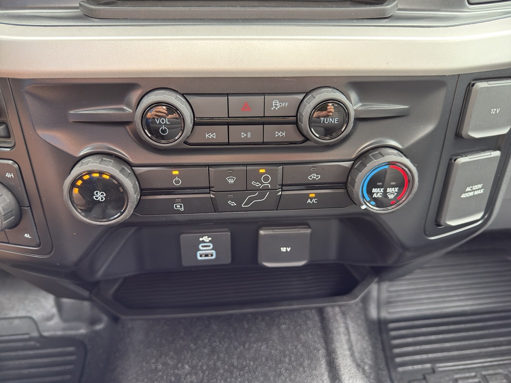 2025 Ford F-550 Super Duty Chassis Cab XL - Photo 23
