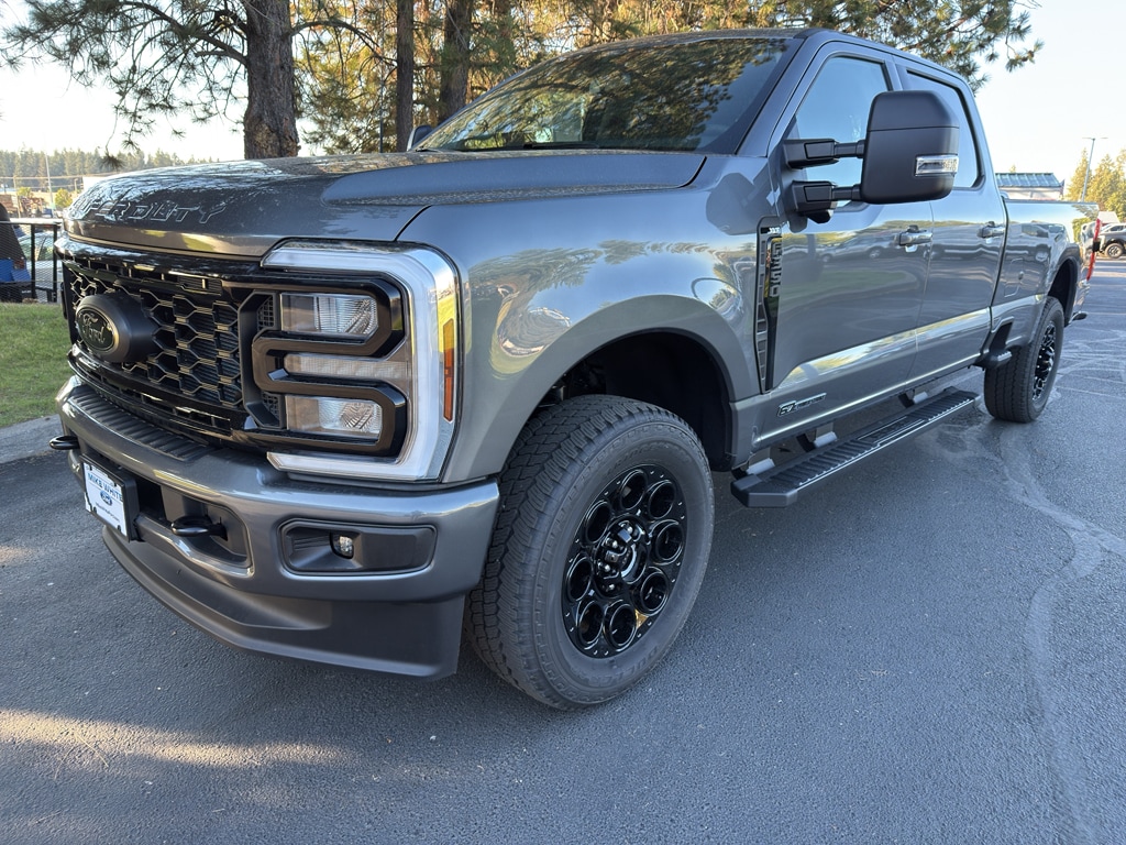 New 2026 Ford F-350 XLT Truck Crew Cab