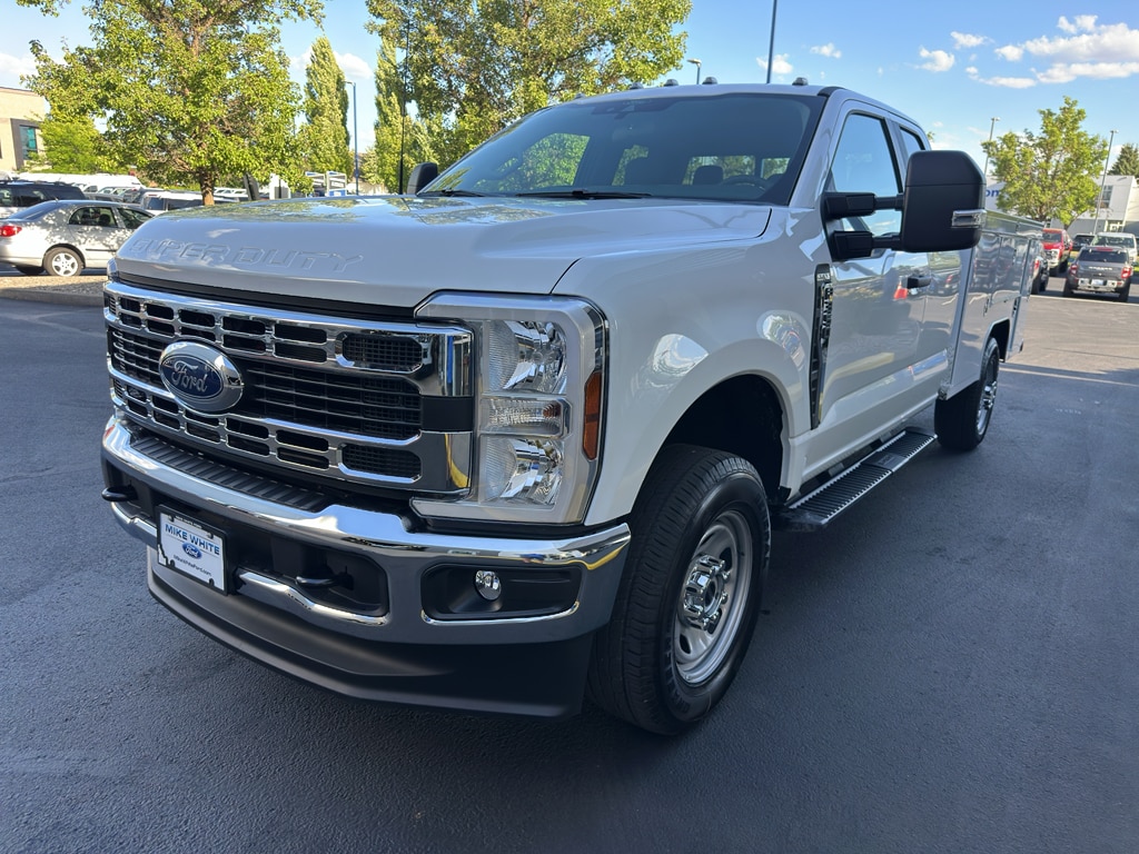 2025 Ford F-350 Super Duty Chassis Cab XL - Photo 3