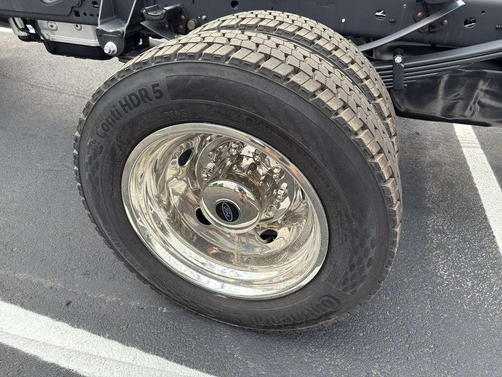 2025 Ford F-550 Super Duty Chassis Cab XL - Photo 9