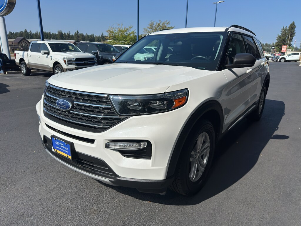 2024 Ford Explorer XLT photo 2
