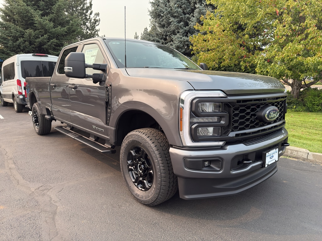 2026 Ford F-350 Super Duty XL's photo