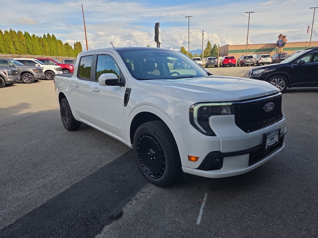 2025 Ford Maverick Lobo's photo