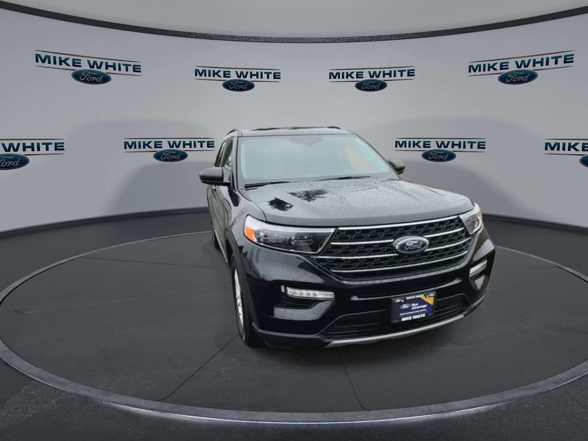 2023 Ford Explorer XLT photo 2