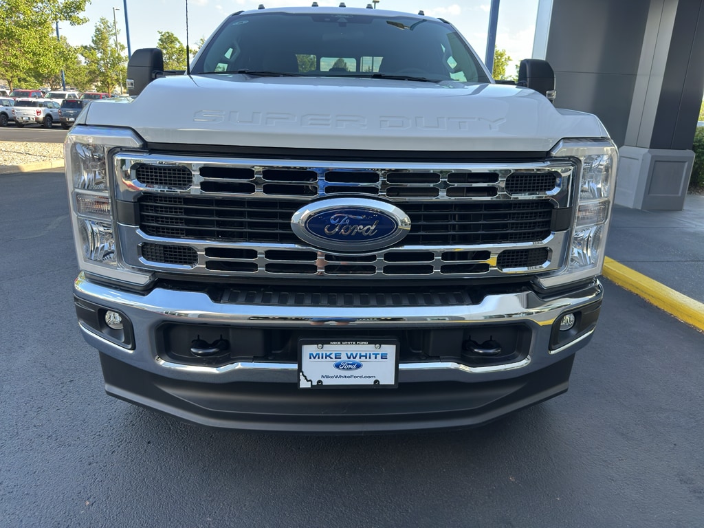 2025 Ford F-350 Super Duty Chassis Cab XL - Photo 2