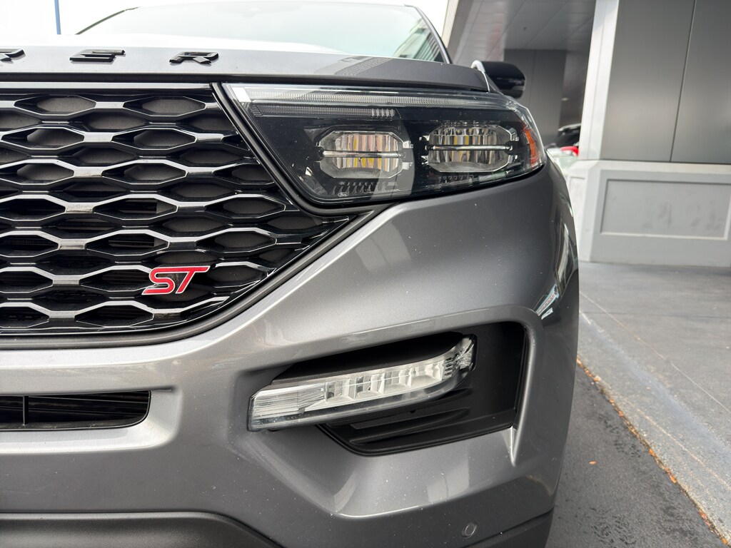 2021 Ford Explorer ST photo 4