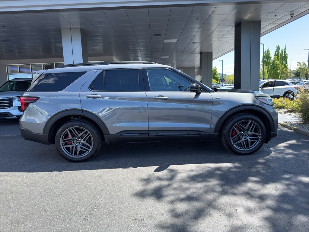 Used 2025 Ford Explorer ST-Line SUV