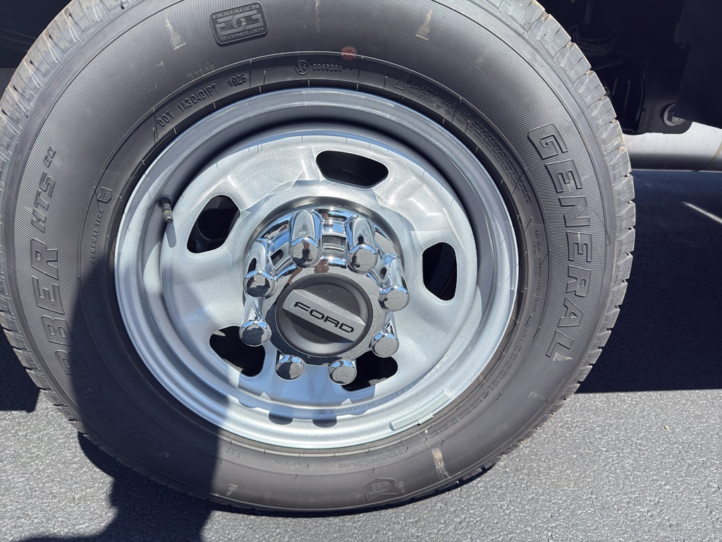 2025 Ford F-350 Super Duty Chassis Cab XL - Photo 10