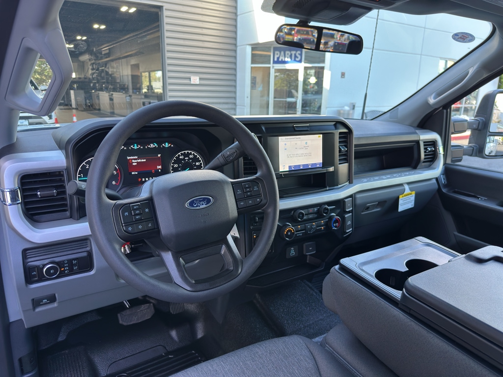 2025 Ford F-350 Super Duty Chassis Cab XL - Photo 30