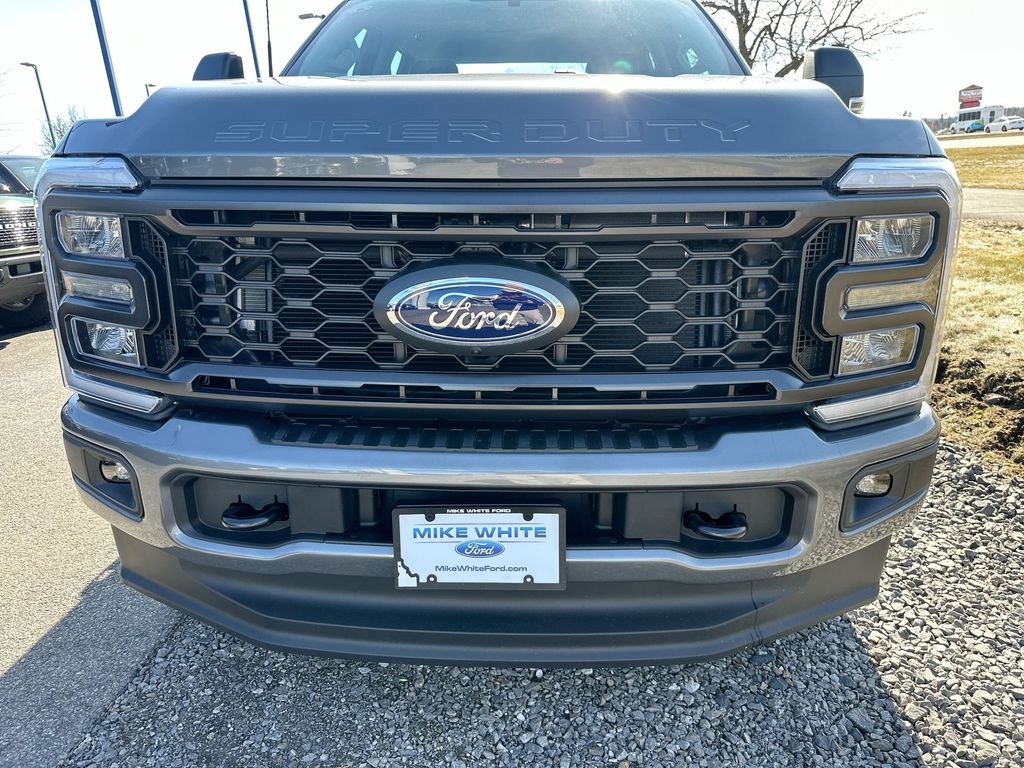 2025 Ford F-250 XL photo 3