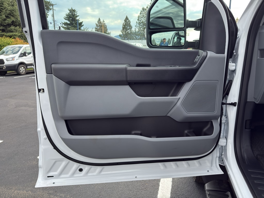 2025 Ford F-550 Super Duty Chassis Cab XL - Photo 12