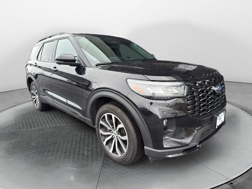 2025 Ford Explorer ST-LINE's photo