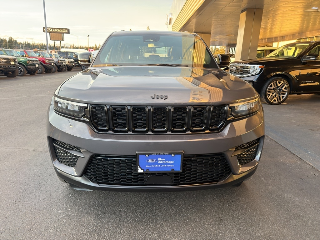 Used 2023 Jeep Grand Cherokee Laredo SUV