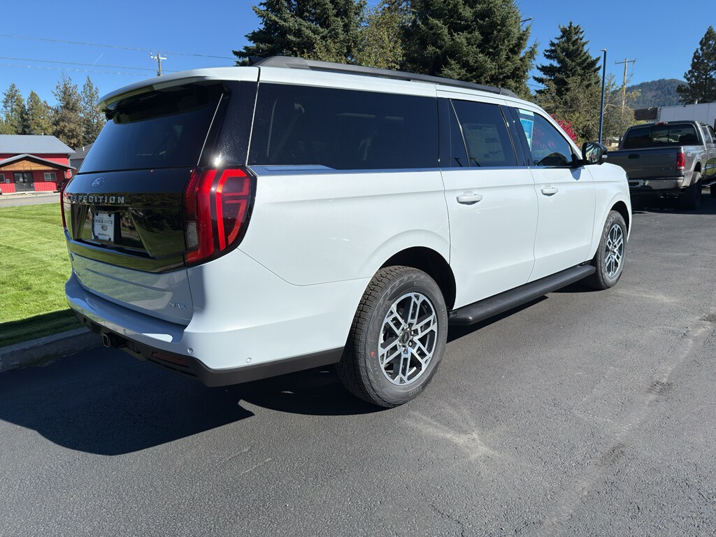2025 Ford Expedition MAX photo 2