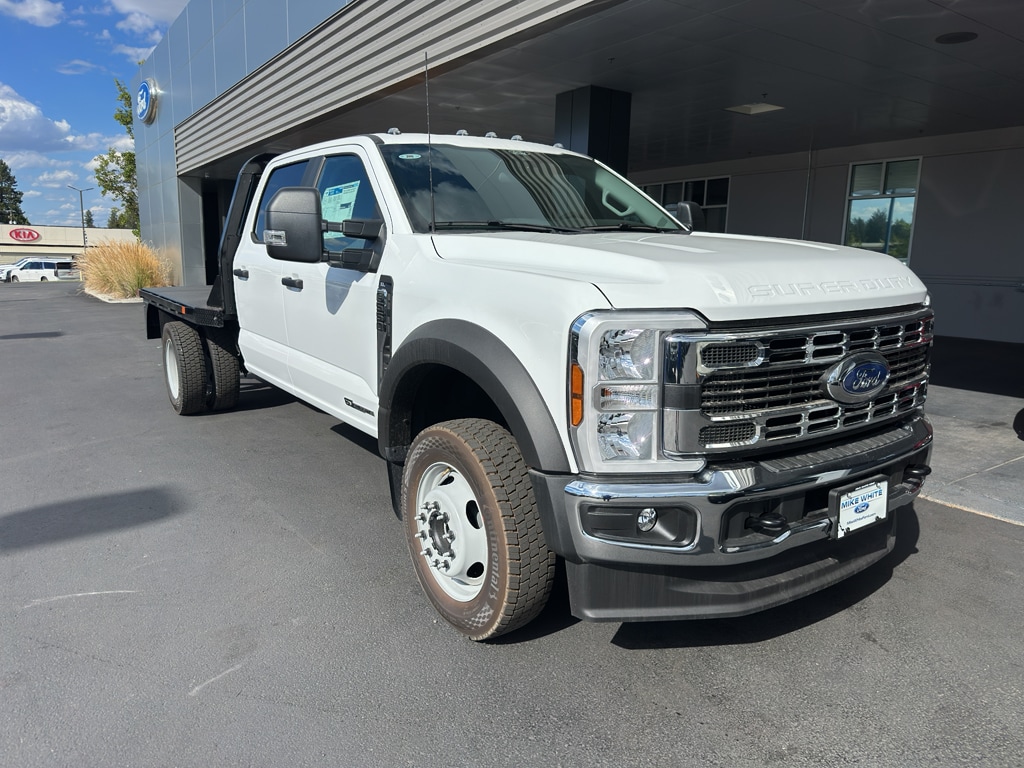 2025 Ford F-550 Chassis Truck Crew Cab 