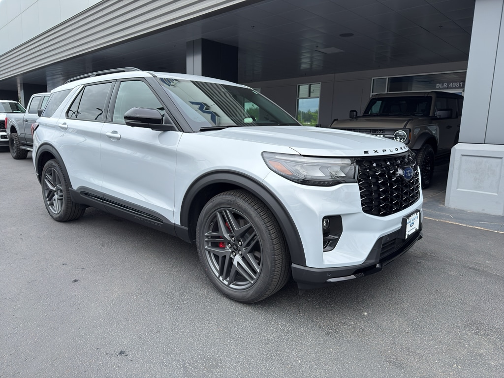 2026 Ford Explorer ST 4WD's photo