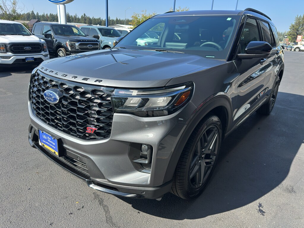 2025 Ford Explorer ST photo 2