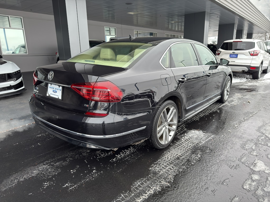 Used 2019 Volkswagen Passat 2.0T SE R-Line Sedan