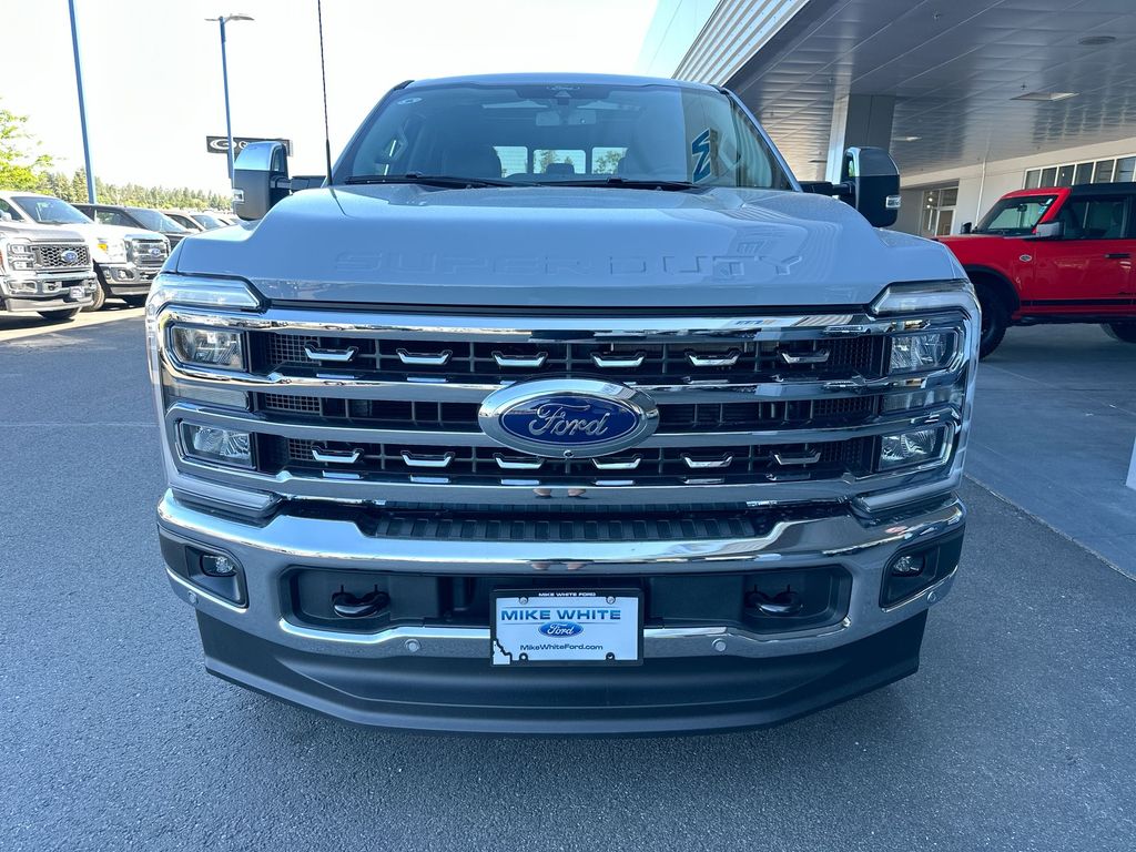 2025 Ford F-350 Lariat photo 3