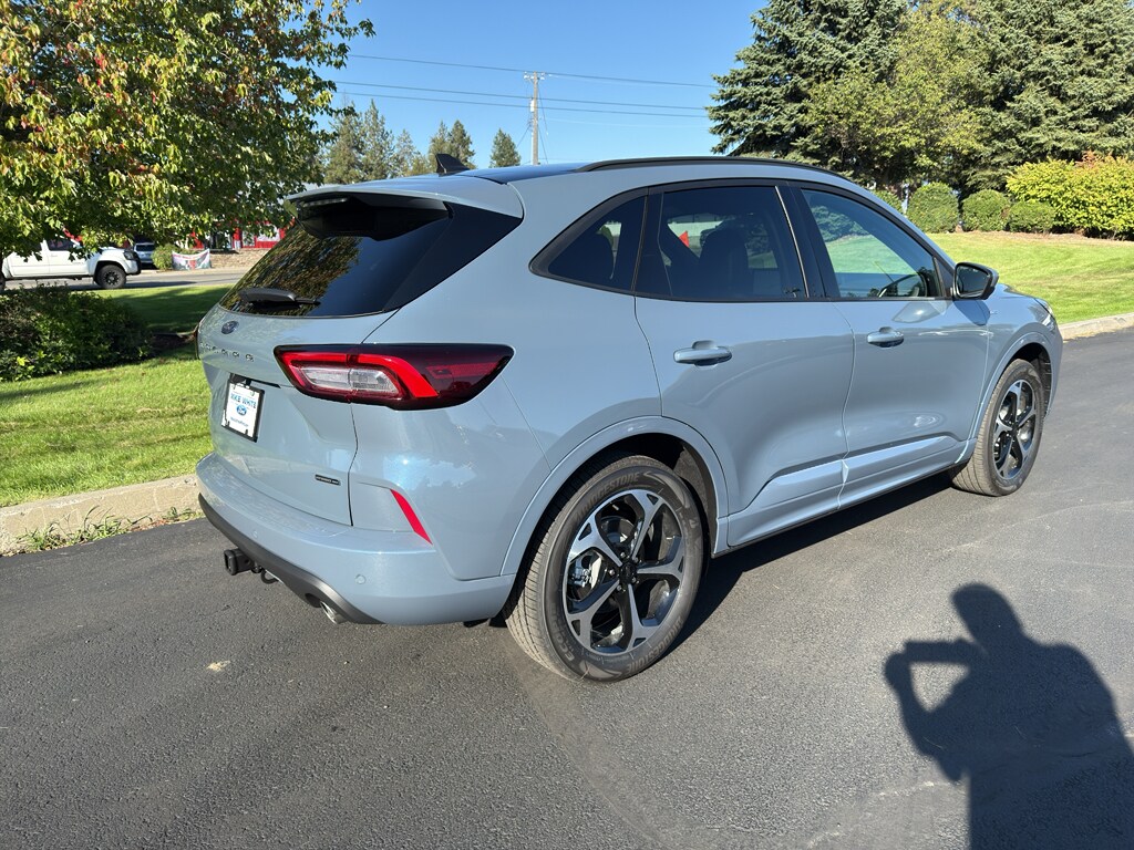 2025 Ford Escape ST-Line Elite photo 3