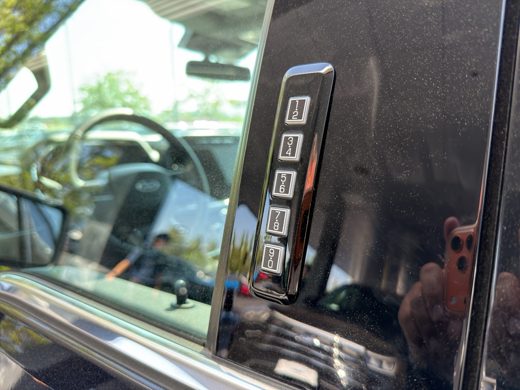 2023 Ford F-150 Lariat - Photo 19