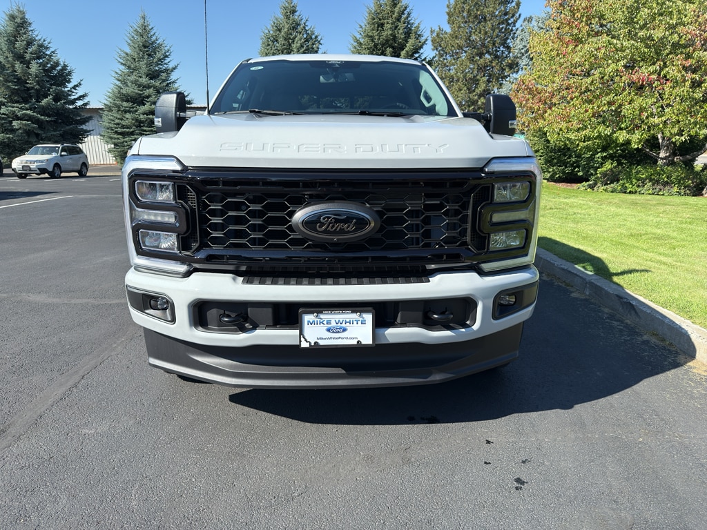 New 2026 Ford F-350 XLT Truck Crew Cab